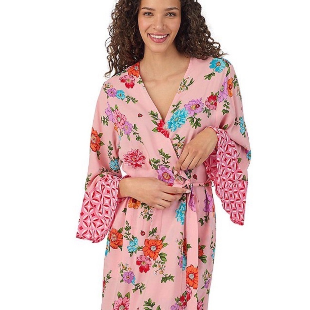 New with Tags size XS Floral Pink Women's Robe by Beauty Sleep Social. Rayon.